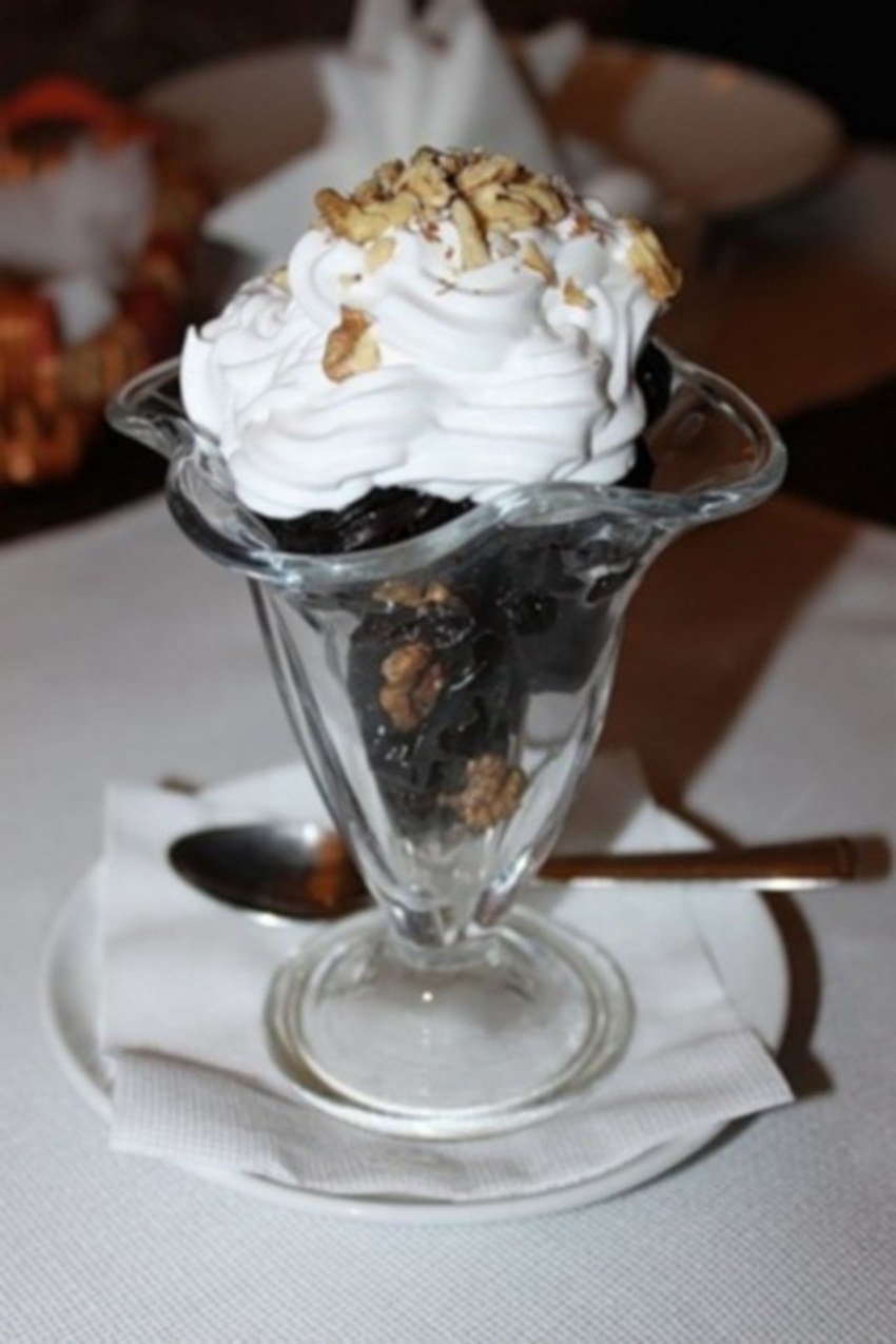 Мороженое со взбитыми сливками