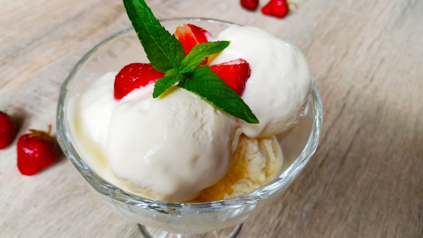 Фрукты со взбитыми сливками