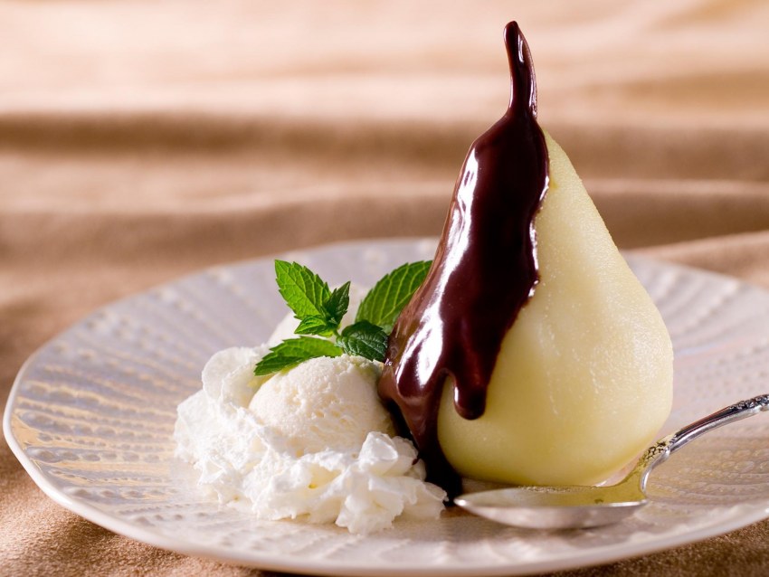 Мороженое в вазочке