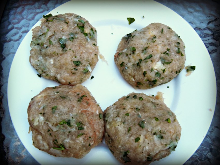 Котлеты из фарша сырые