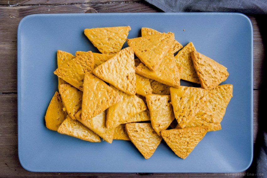 Сырное печенье квадратное