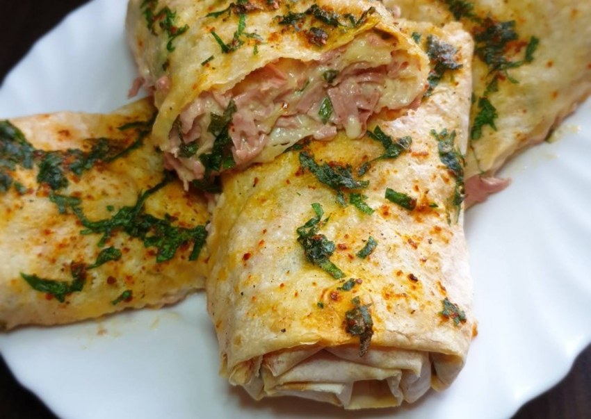 Лаваш с крабовыми палочками и сыром и яйцом