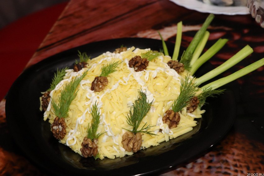 Салат ананасовый букет