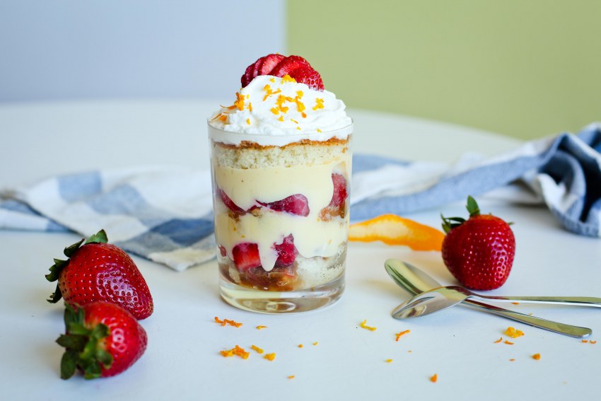 Бисквитный торт с вишневым желе