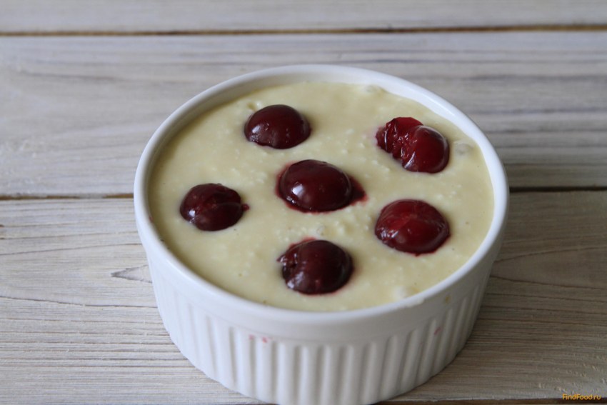 Творожный десерт с вишней