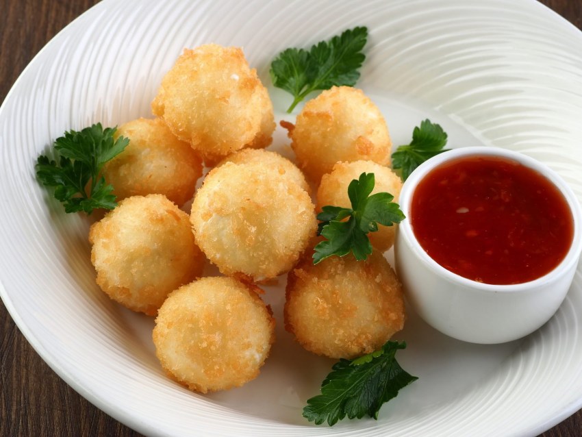 Картофельные шарики с начинкой из грибов