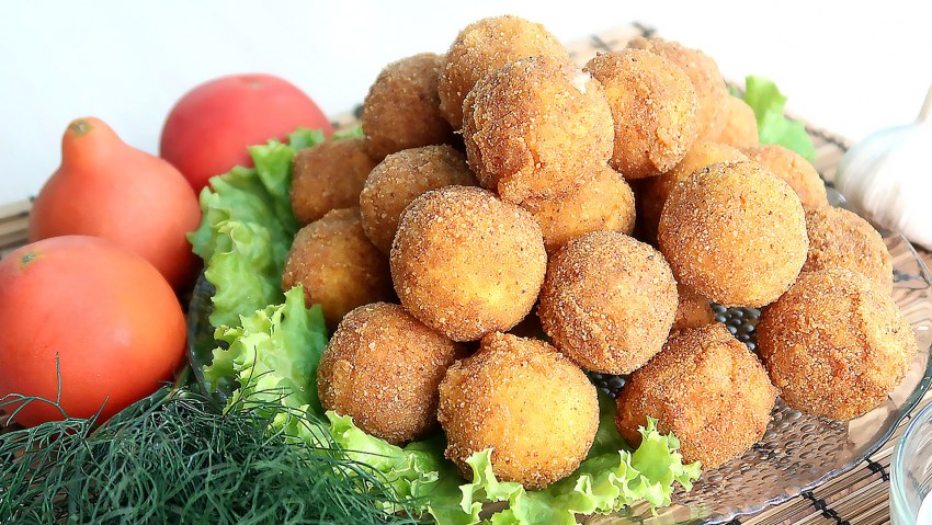 Запеченные куриные шарики с картошкой