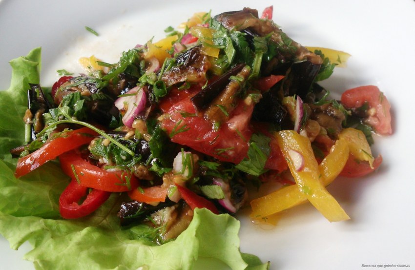 Салат с баклажанами и перцем