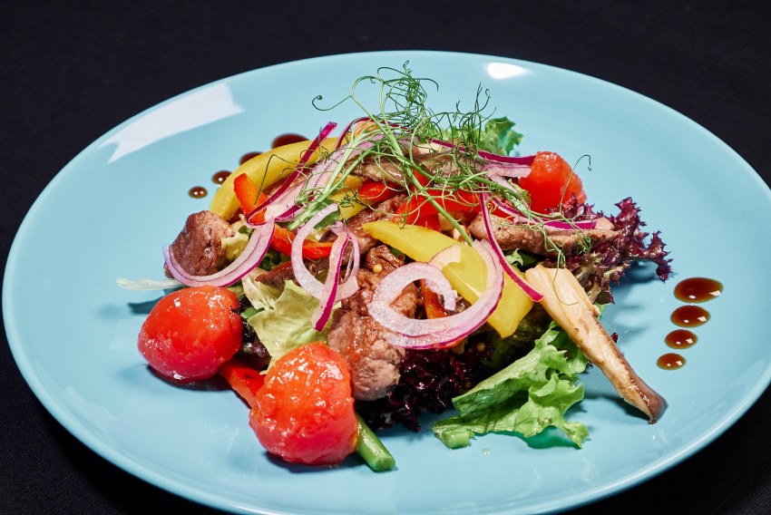 Салат говядина руккола черри