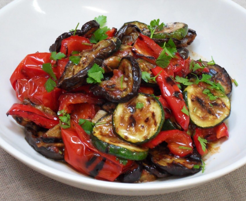 Салат из жареных овощей