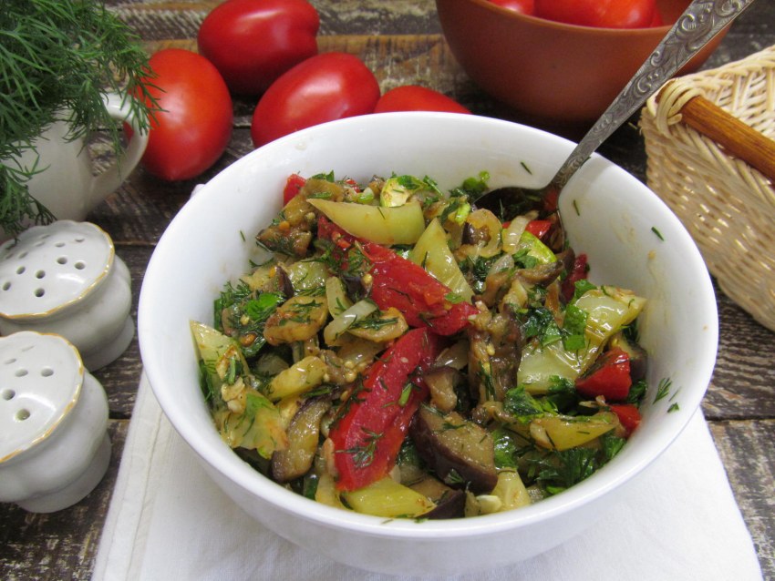 Салат из жареных овощей
