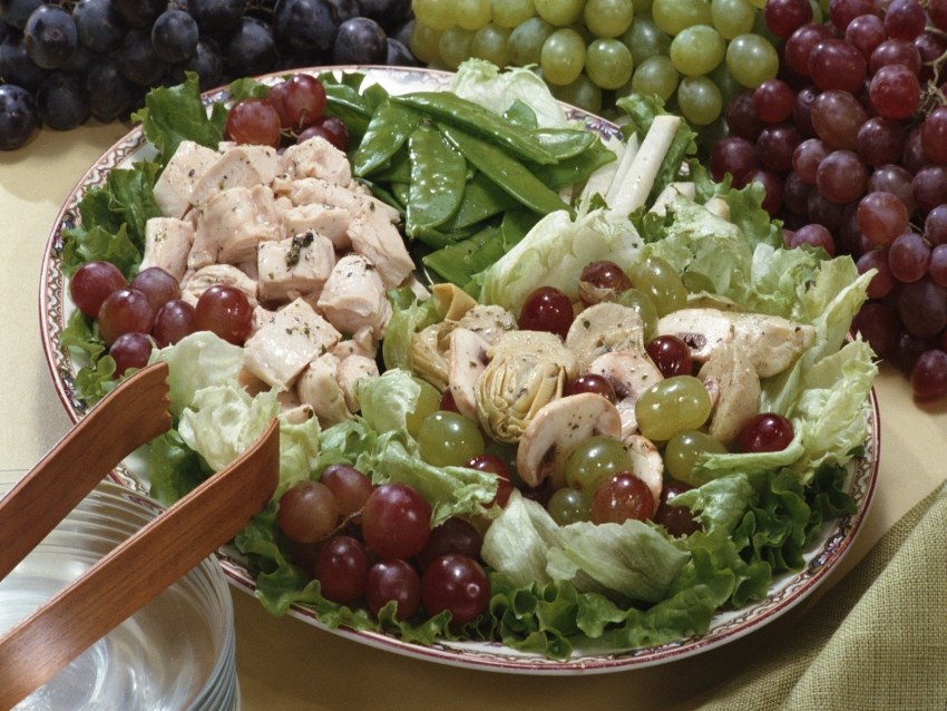 Салат с зеленой фасолью и ветчиной