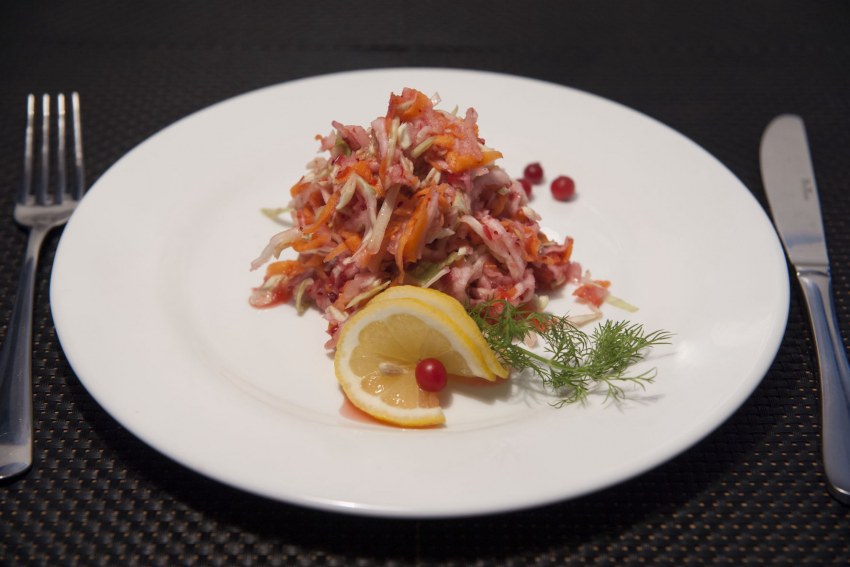 Салат с пекинской капустой и грибами