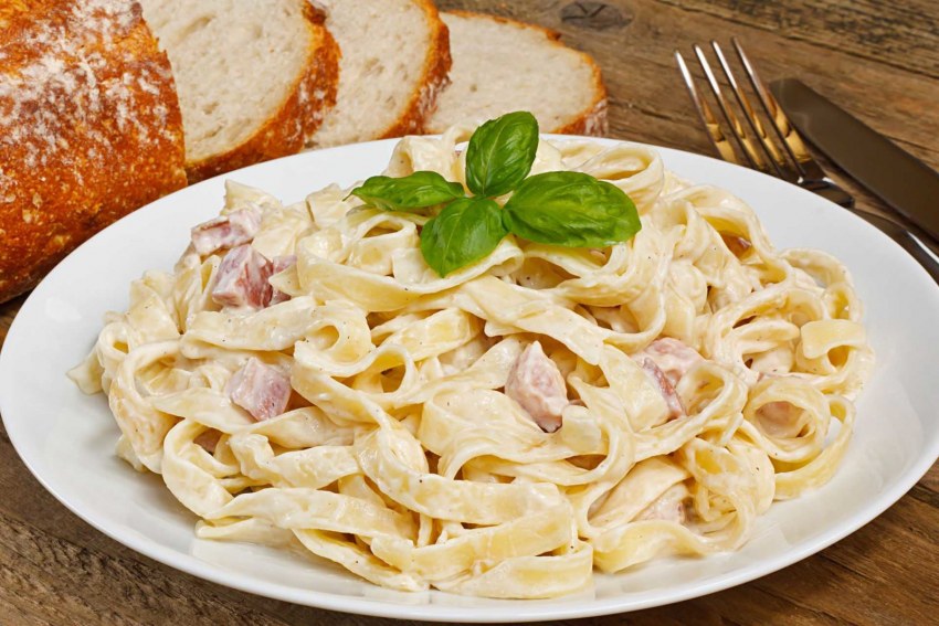 Паста с грибами с индейкой на рукколе