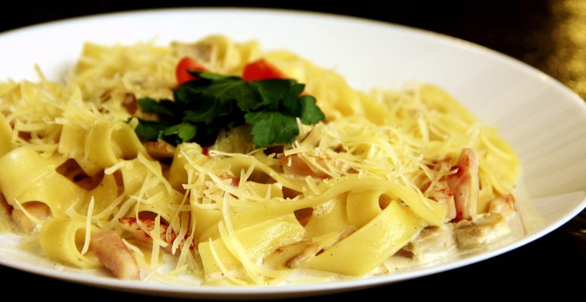 Паста карбонара с колбасой