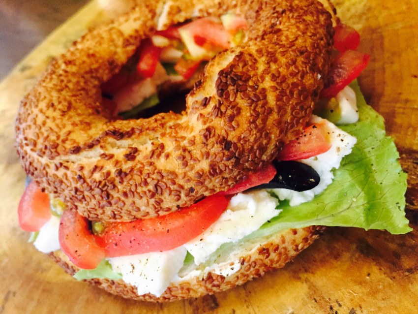 Бейгл из тунца