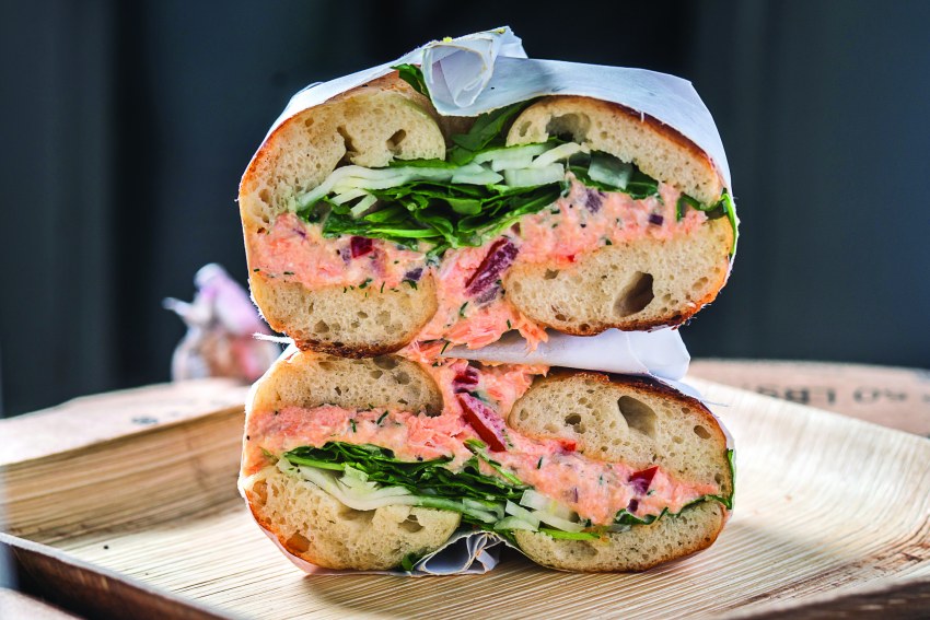 Бейгл с тунцом на борту самолета