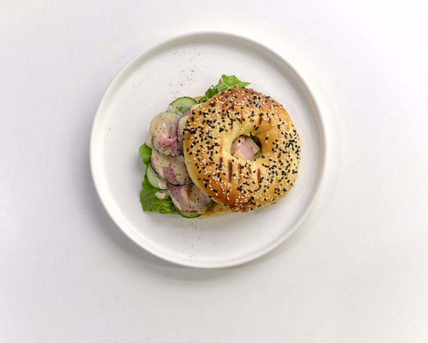 Бейгл с тунцом на борту самолета