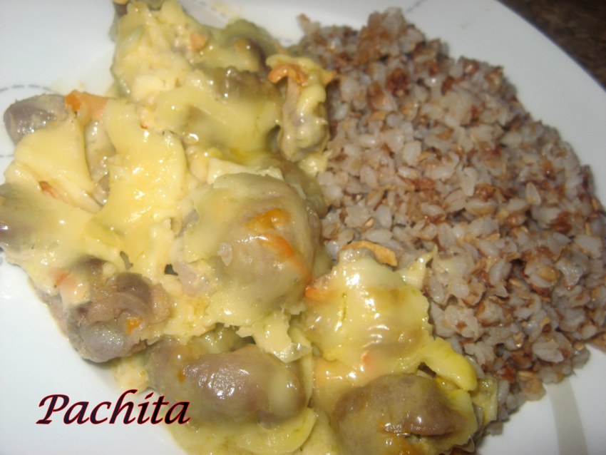 Куриные желудочки в сливочно-сырном соусе