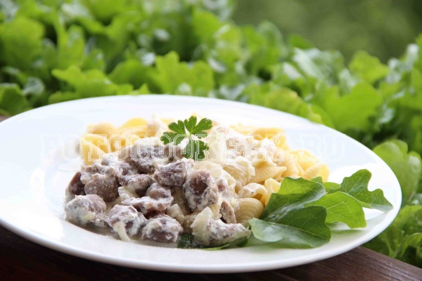 Куриные желудки в сметане