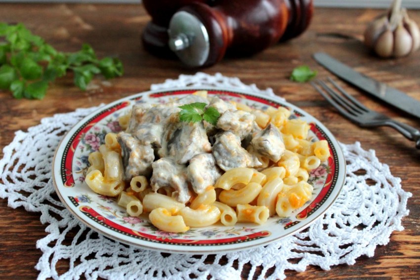 Пупочки куриные в сметане