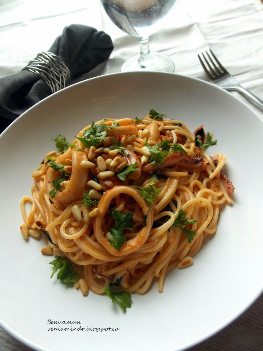 Зеленая паста с креветками