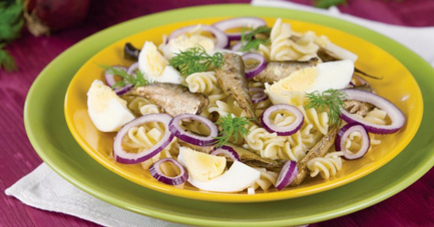 Шпроты с макаронами