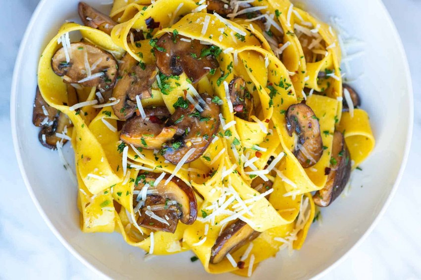 Паста с томатным соусом и оливками