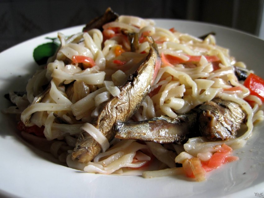 Макароны со шпротами
