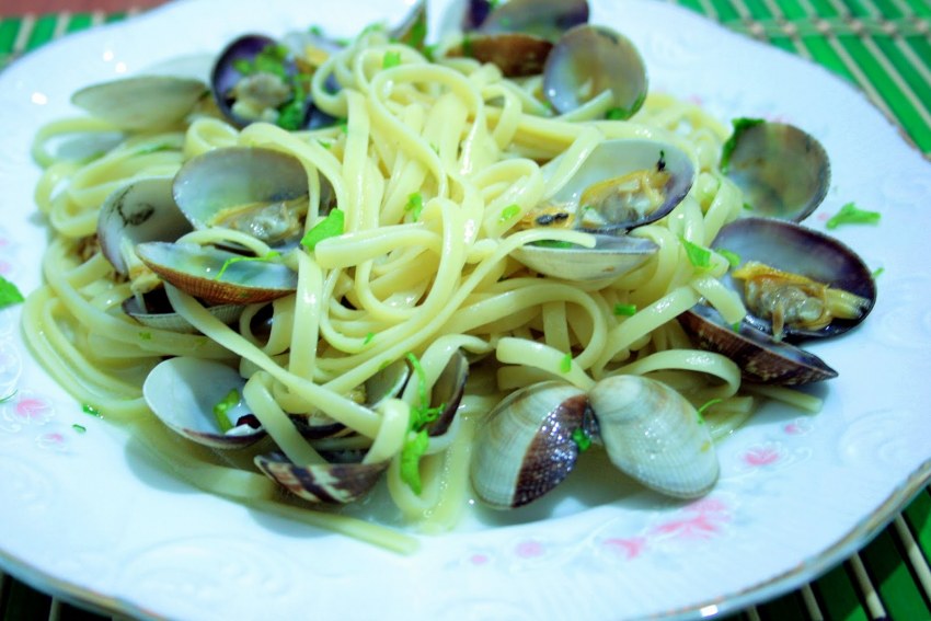 Спагетти с креветками и грибами