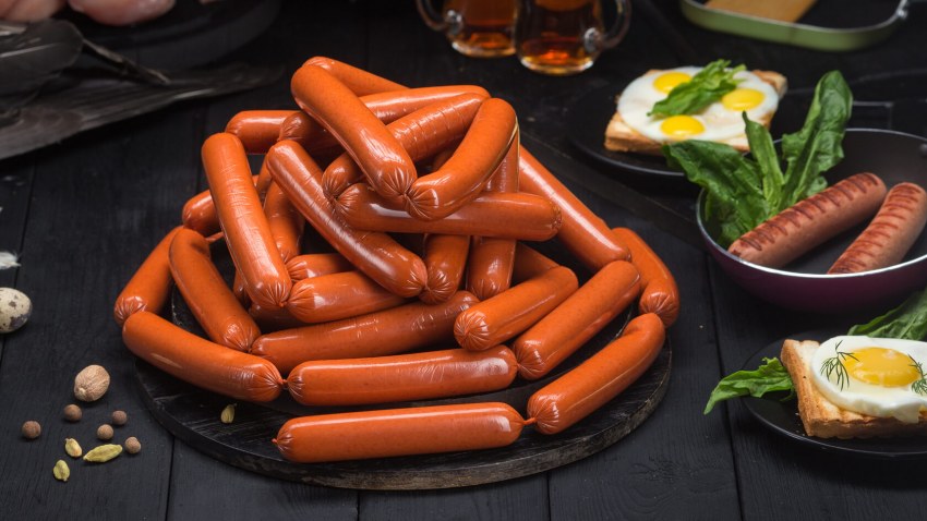 Мясные сосиски в кишке