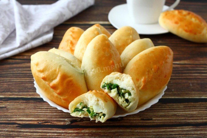 Пирожки с яйцом и зеленым луком