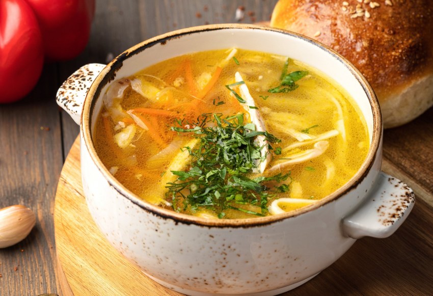 Куриный суп с домашней лапшой