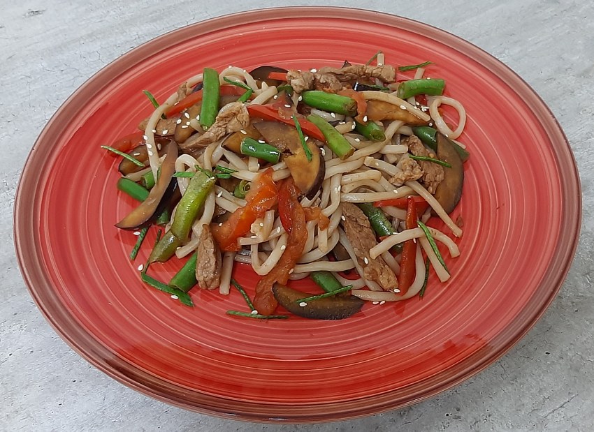 Домашняя лапша с говядиной