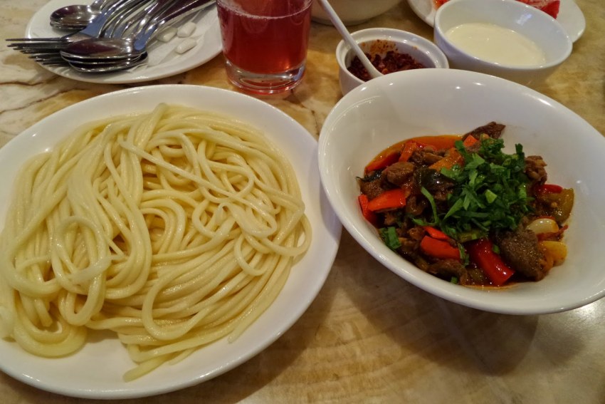 Мясо с лагманной лапшой