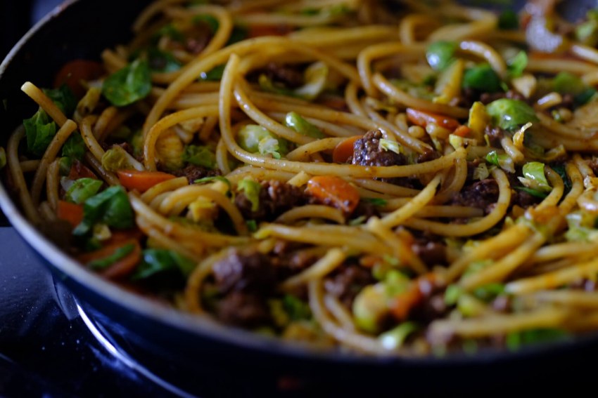 Поэтапное приготовление лапши на лагман