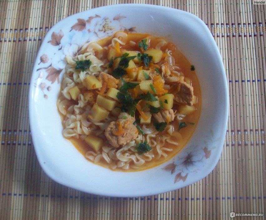 Лапша в томатном соусе