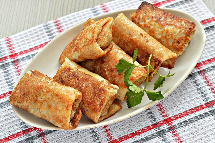 Блинчики с курицей и сыром с чем кушать