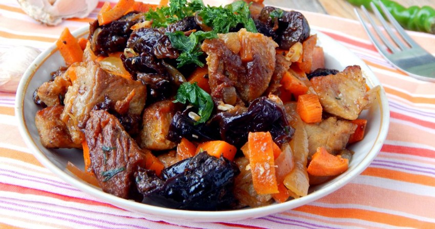 Говядина с черносливом