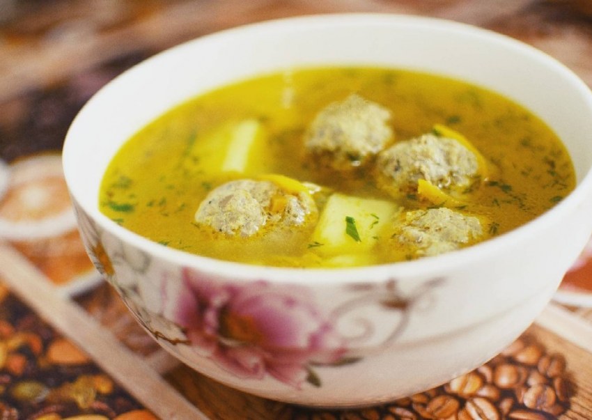 Суп с фрикадельками и рисом