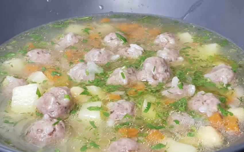 Бульон с фрикадельками
