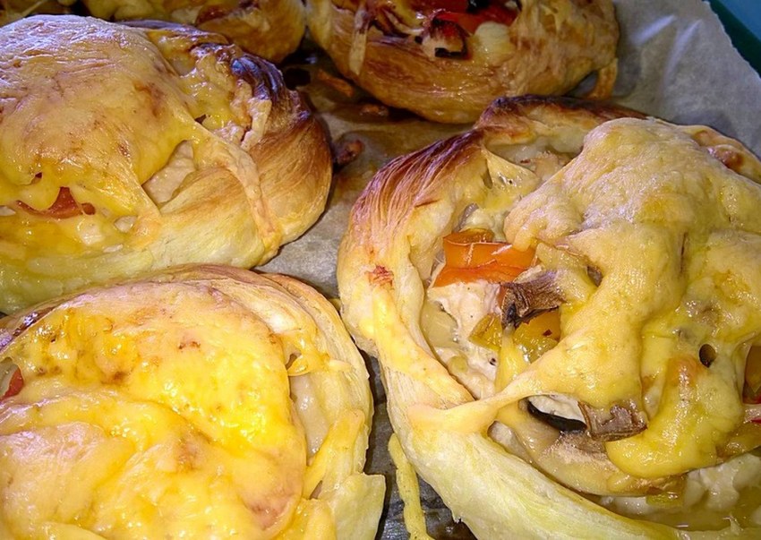 Закуска из фарша и слоеного теста