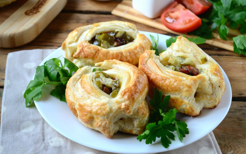 Лодочки из слоеного теста