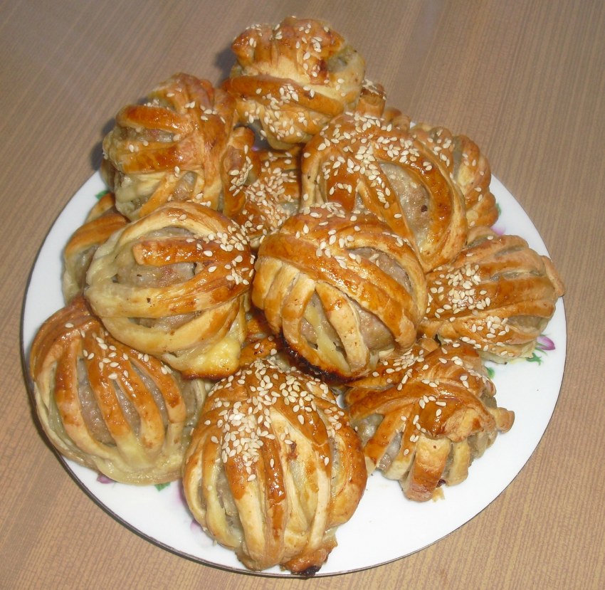 Слойки с яблоками