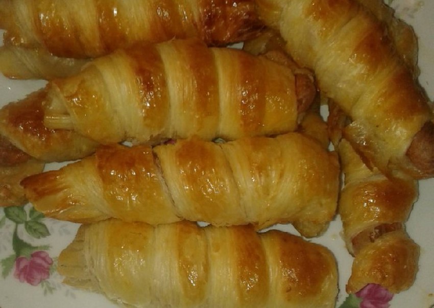 Турновер с сосиской и сыром