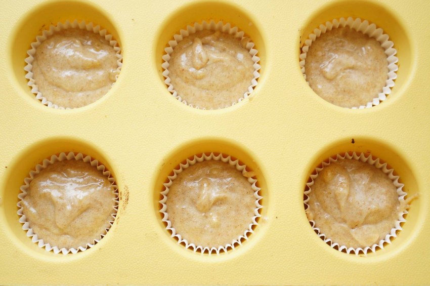 Маффины выкладываем в формочки