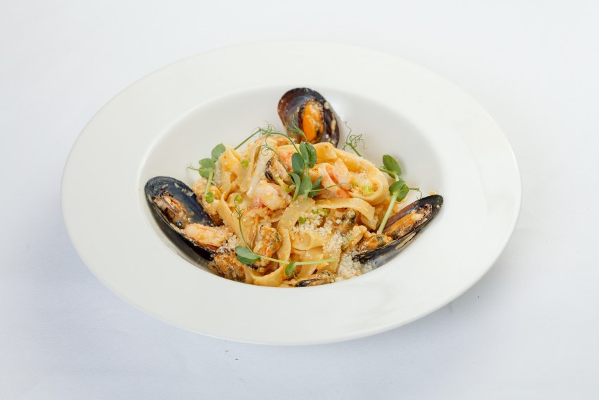 Мясо рапана в сливочном соусе