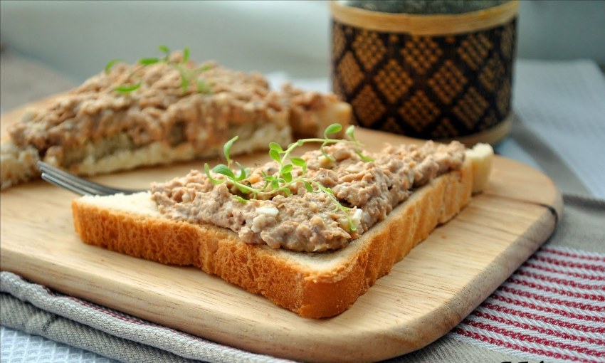 Паштет на хлебе