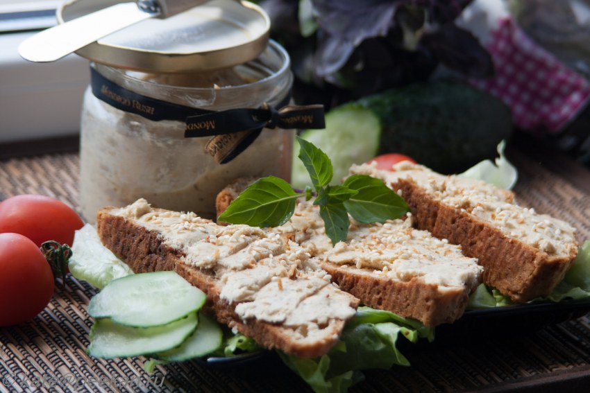 Брускетты с паштетом ассорти