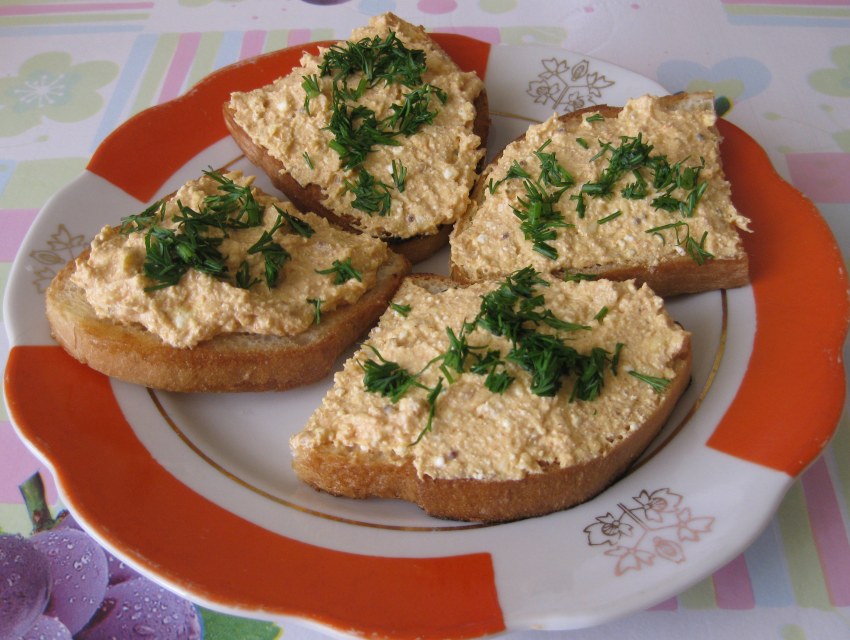 Бутерброды с паштетом